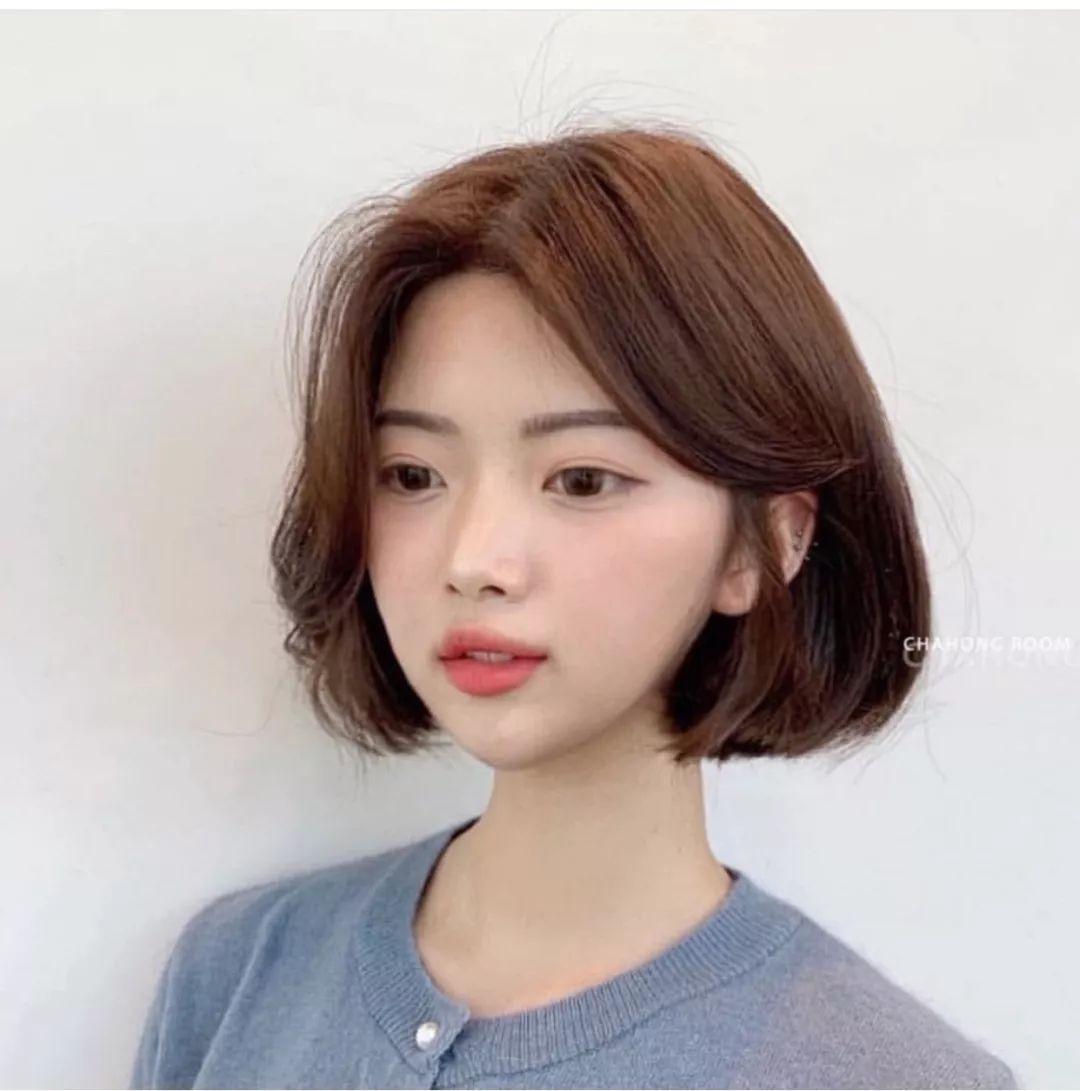 更重要的是,这种短发发型不挑人群和脸型,无论你是年轻女