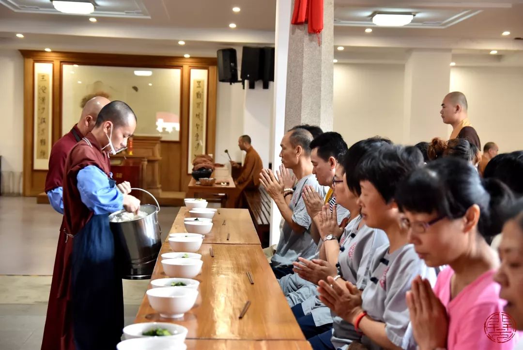 炎炎,静心参禅——潮州开元镇国禅寺"八关斋戒双日禅修"活动圆满_居士