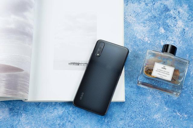 最便宜的骁龙845iqooneo上手体验除了这个缺点其余打满分