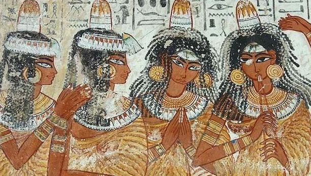 公元前1350年,内巴蒙墓中的古埃及墓画描绘了一些贵族,其头上戴着锥体