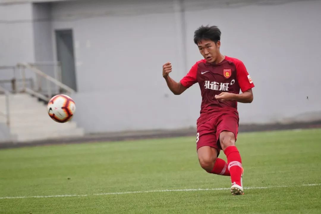 杨程首登场试水赛事 华夏预备队绝杀申花