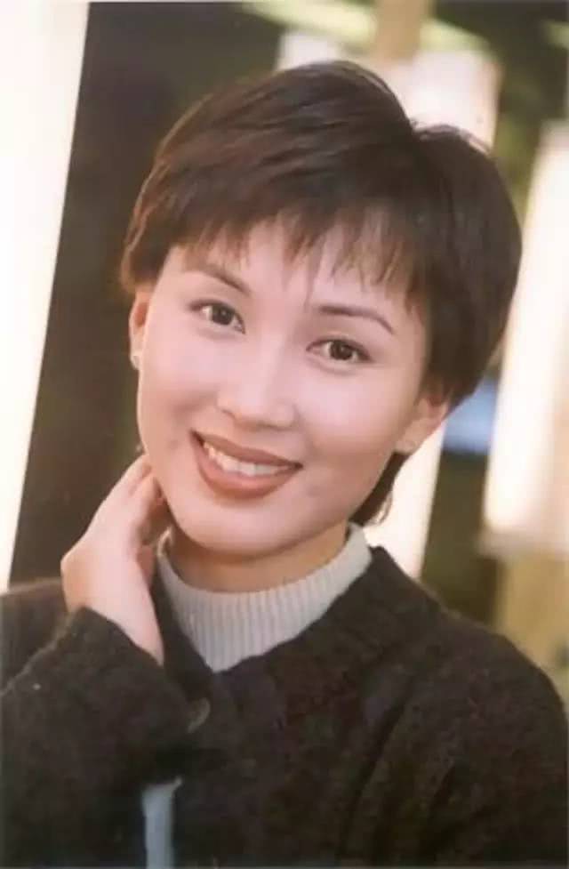 亞視一姐,被前夫當搖錢樹28年,如今57歲再度復出!