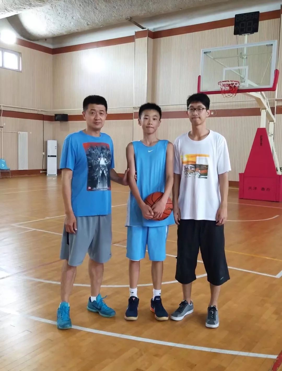身高2米的济南篮球"小逍遥王" 14岁就要孤身赴美国留学
