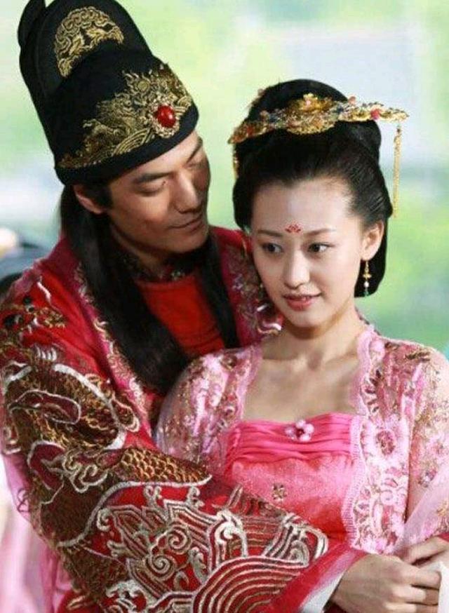 时间一久,他的皇后冯妙莲难免就有些寂寞,毕竟独守空房的滋味不好受.