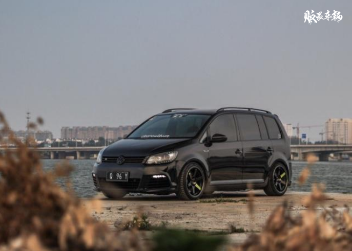 魅力改装大众途安变身黑武士