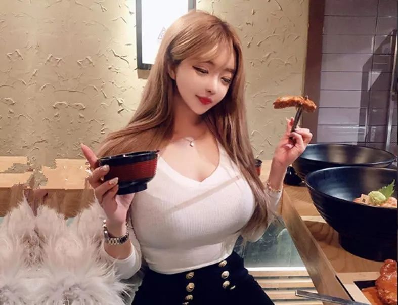 韩国健身美少女,身材逆天还有张芭比脸,却被网友质疑作假!_李序英