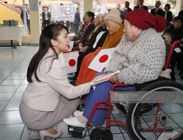 日本真子公主出国访问大展才华!米色套装显老10岁,学学伊万卡呀