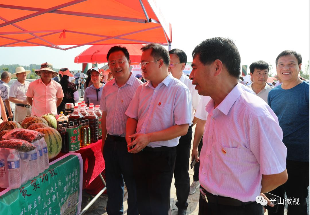 副县长孔凡文,县领导邱学明,以及县委宣传部,县官指办,县直相关帮扶