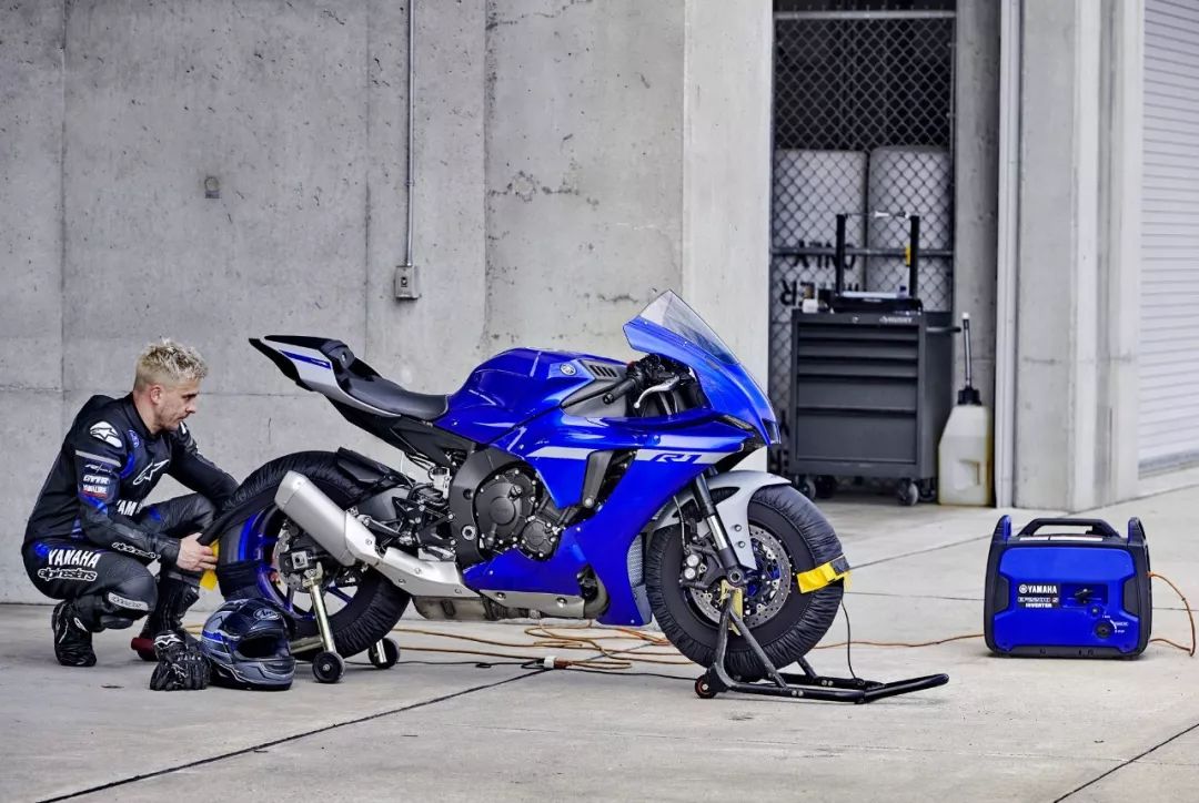 yamaha发布经过中期改进的2020yzfr1r1m