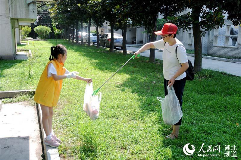 大手牵小手活动照片图片