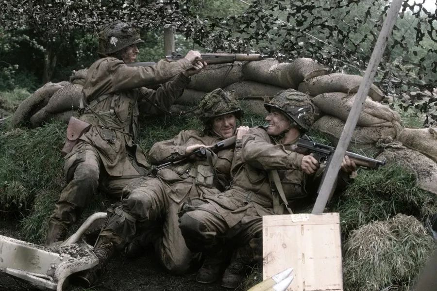 兄弟连因为经历战争你们有权享受永远快乐而和平的生活