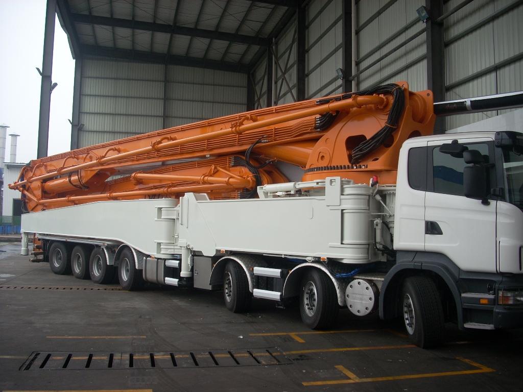 欧洲最长混凝土泵车配7桥奔驰底盘采用7节臂碳纤维臂架