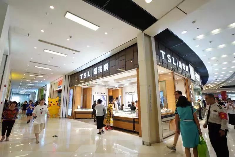 广州西部罕有的大型一站式商场新门店位于广州市荔湾区黄沙地铁站上盖