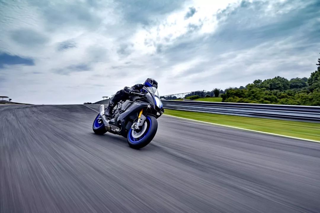 yamaha發佈經過中期改進的2020yzfr1r1m