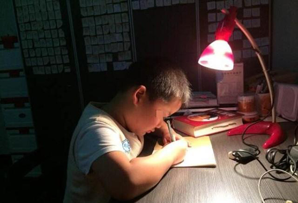 原创"没关系,你已经非常努力了",哈佛教授:别再这样给孩子挖坑了