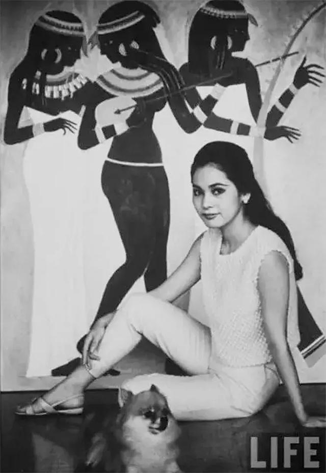 转眼三年过去,59岁的苏加诺和22岁的七保子在总统府举行了秘密的结婚