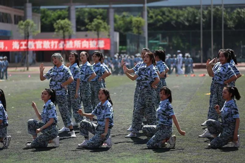 德阳东汽八一中学校服图片