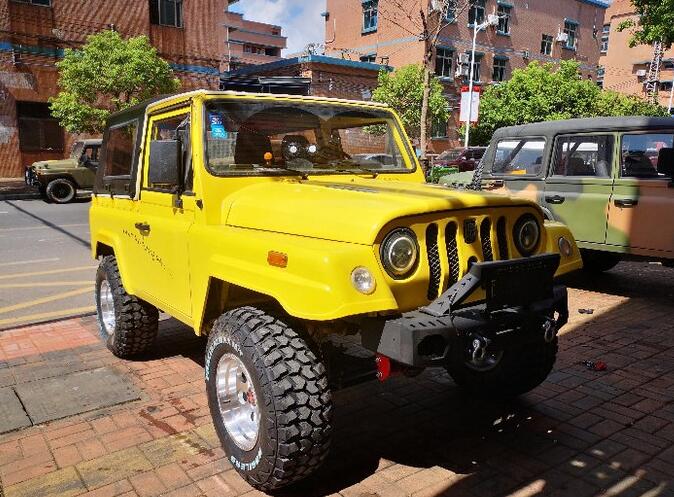 首台大脚版北汽战旗角斗士亮相,颜值不输牧马人,性能看齐哈弗h9