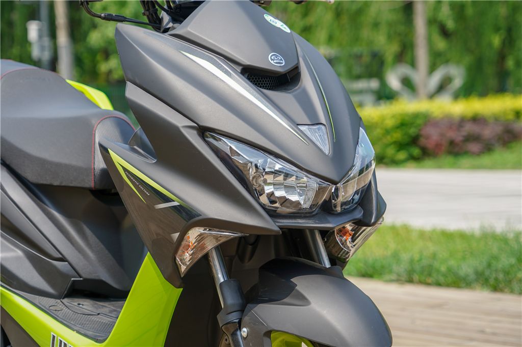 实拍测评一直颇受瞩目的运动踏板车林海power175