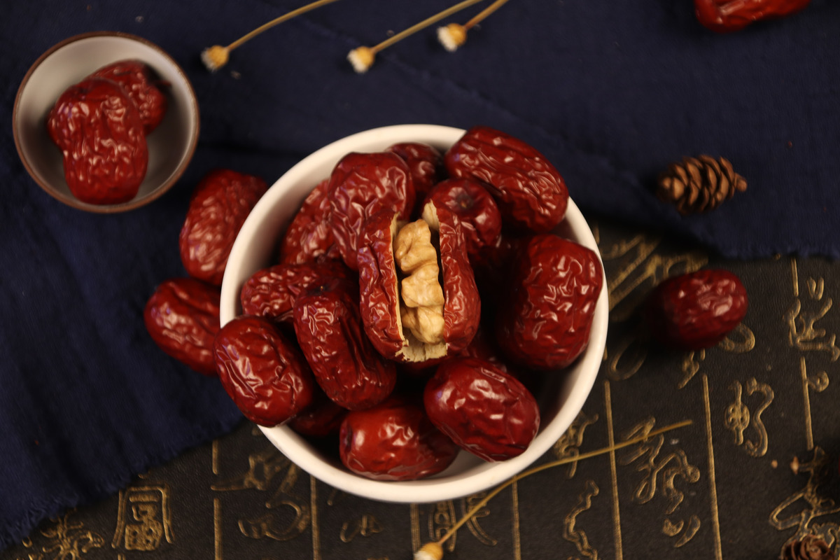 图虫人文摄影:食品枣的一组场景拍摄枣夹核桃新疆枣若羌红枣水果-搜狐大视野-搜狐新闻