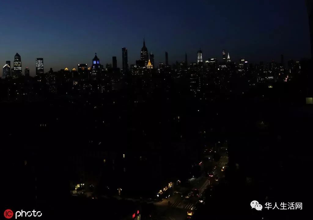 纽约大停电,乱!乱!乱!全岛警车,消防车警笛大作,全城漆黑一片