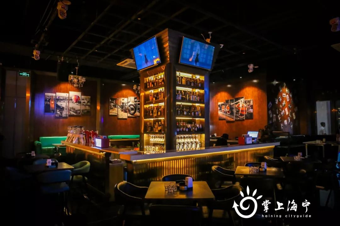 很容易就错过了若不是有熟人带着就隐匿着这么一家酒吧在海宁的繁华之