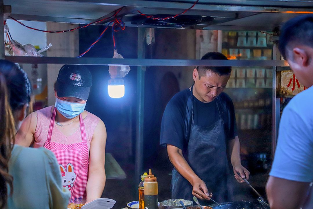 东关夜市的市井人生藏着阜阳人的夜宵江湖