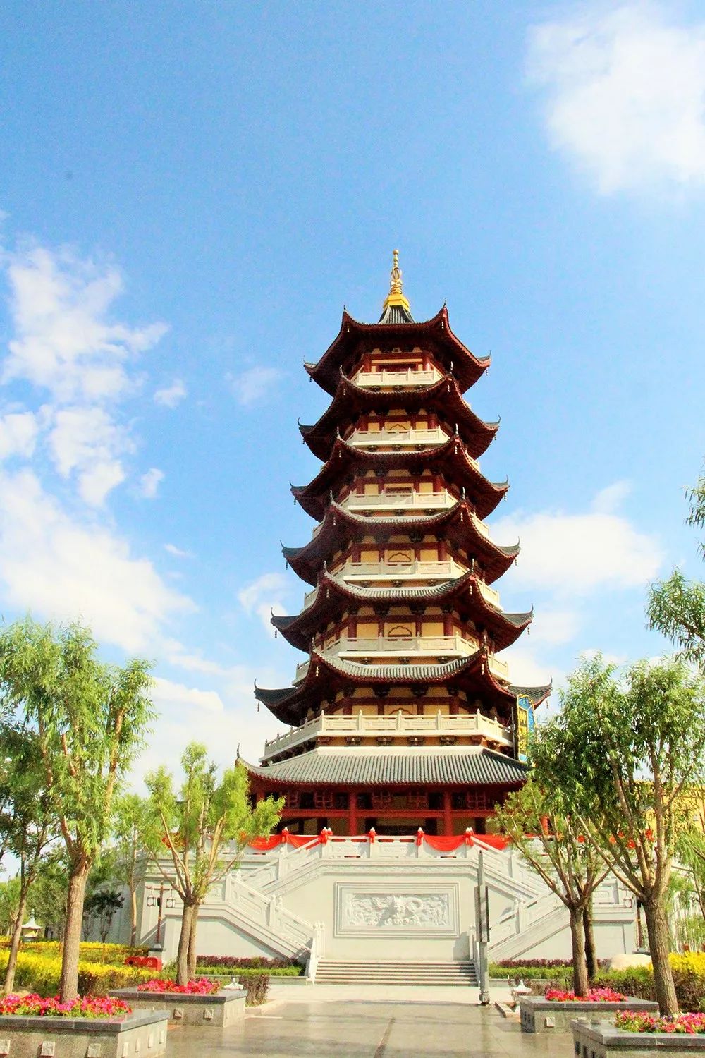 登神州塔顶一览神州美景,走进《白蛇传》的传奇故事