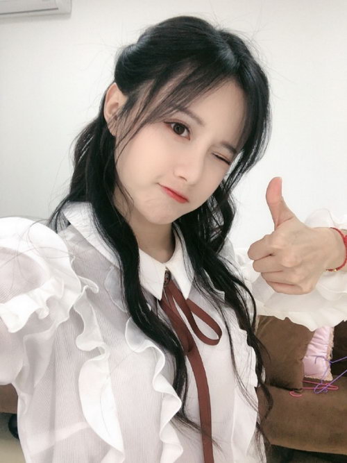 bej48段艺璇"炫腹" 强大爆发力摘两枚田径金牌