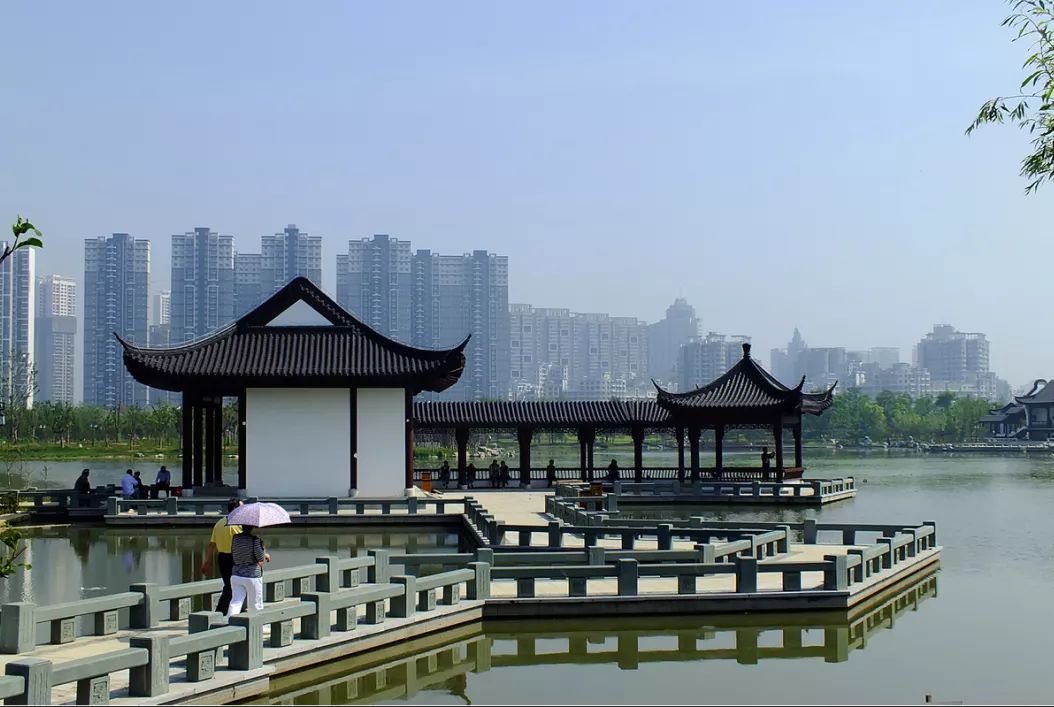 朝读美文严昌洪沙湖边上琴园美