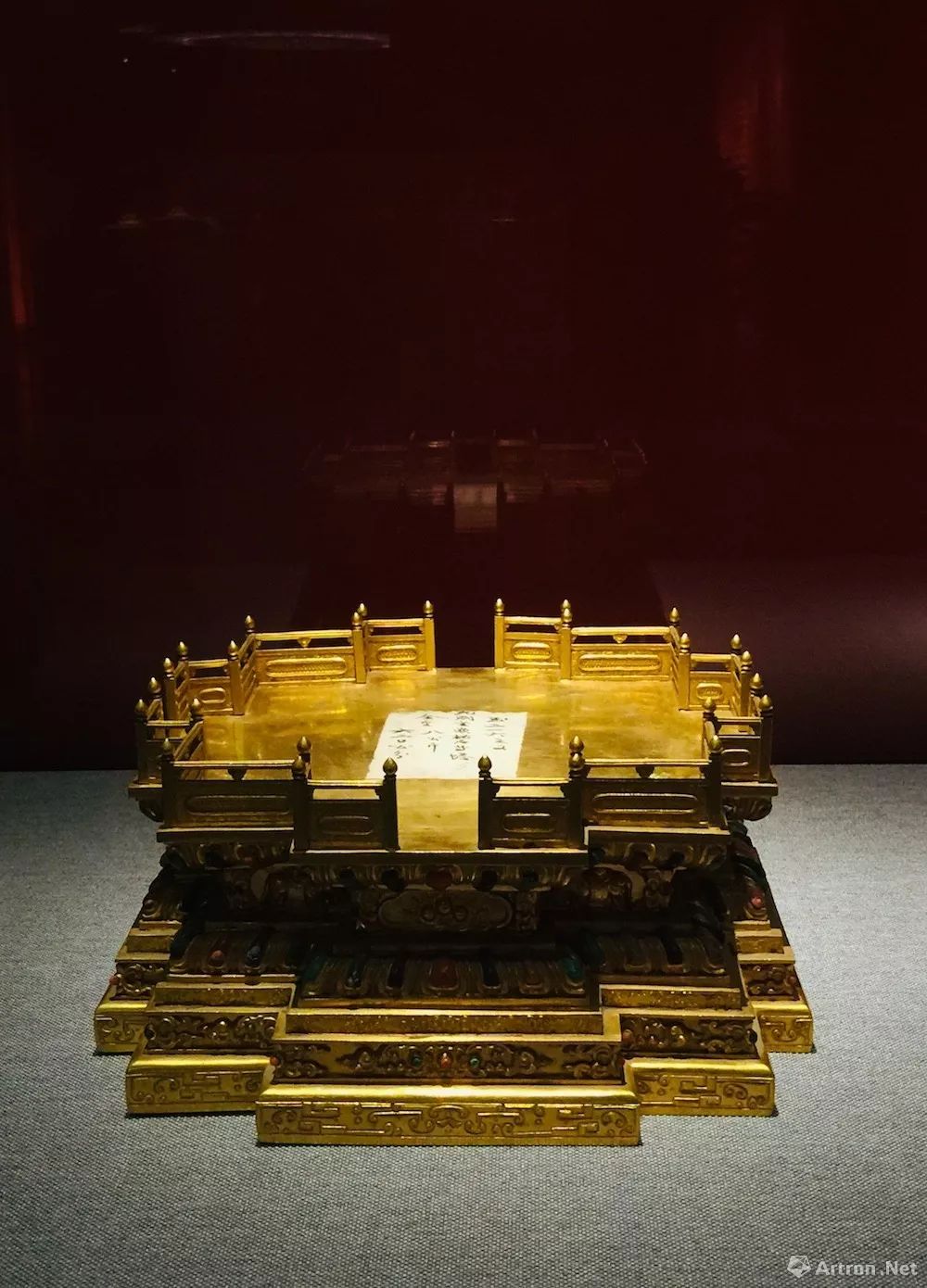 8cm 须弥座还可以成为金刚座或者须弥坛,是安置佛,菩萨的台