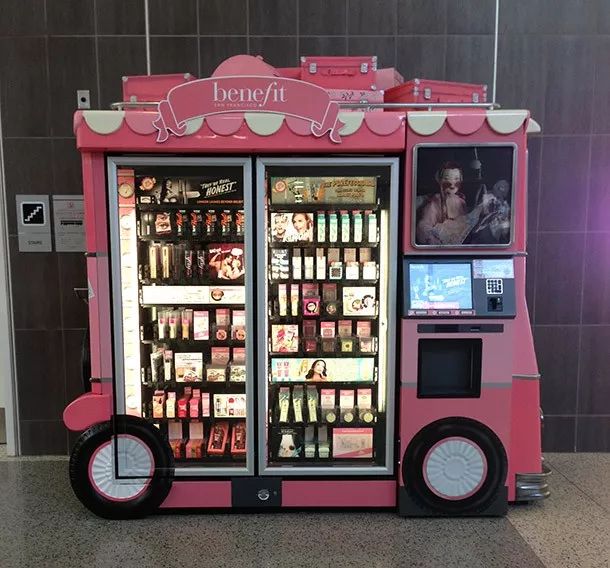 (图片来自dc,版权属于原作者)奥克兰机场的essie指甲油自动贩卖机