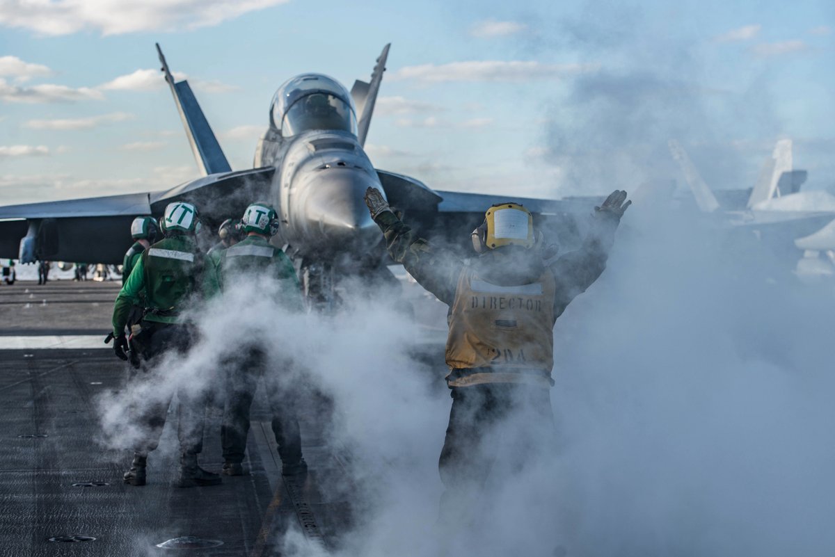 美海军在西南太平洋演习f18舰载机训练起降