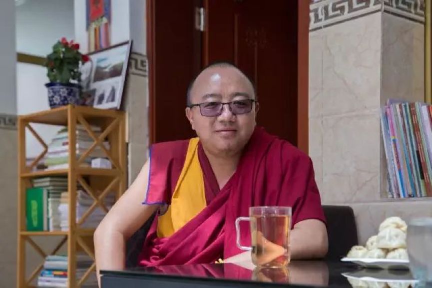 为青海孤儿孩子圆一个遥远的天安门看升旗梦想_活佛