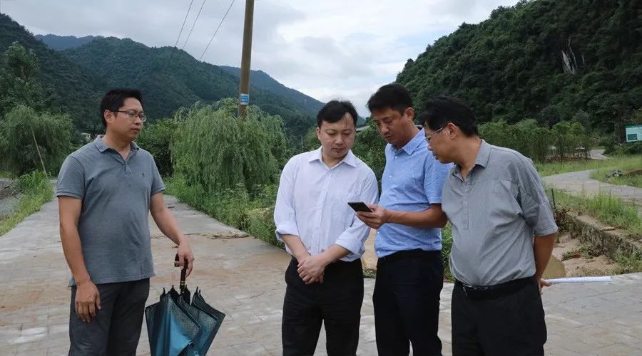 苏小康:把灾后重建,恢复生产作为当前首要任务_受灾