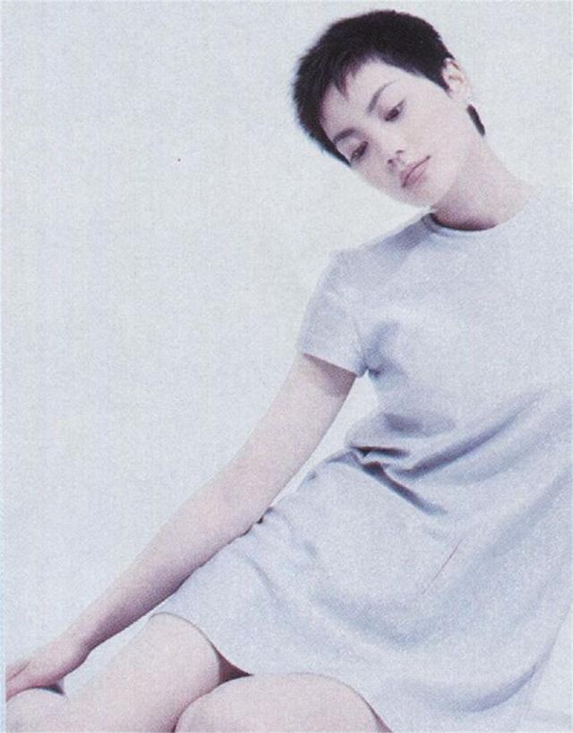 确定这是当年的天后?王菲早年写真照曝光,寸头短发让人眼前一亮