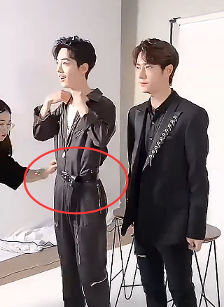 天天向上彩排花絮肖战王一博合体练舞扎紧身皮带细腰抢镜