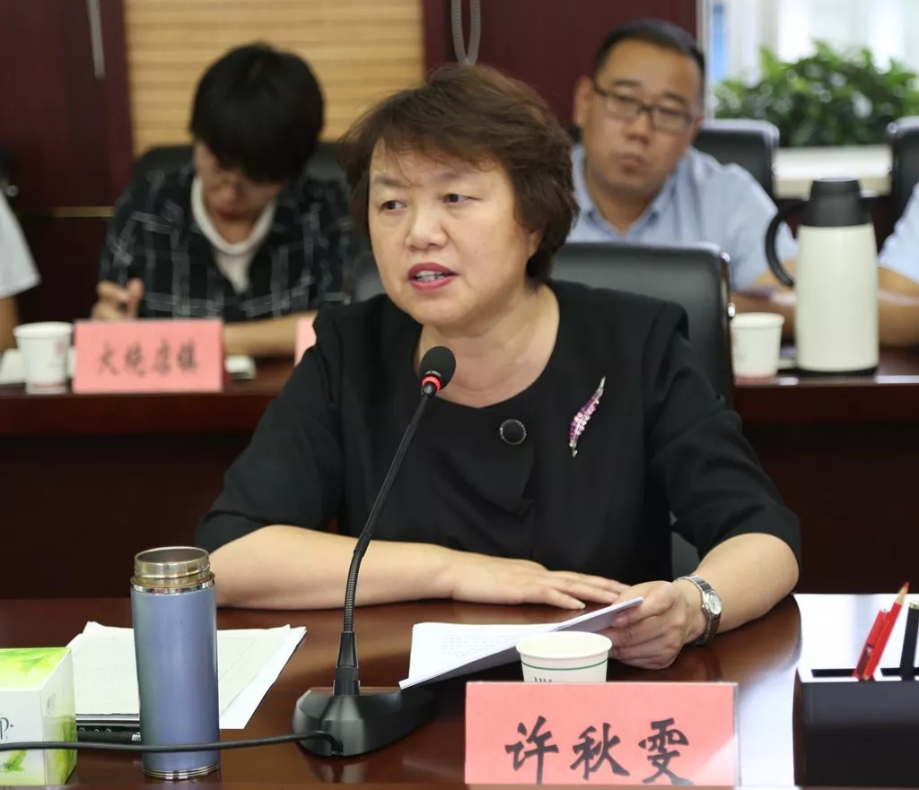 座谈会上,县委书记许秋雯向各新闻媒体详细介绍了全县经济社会发展