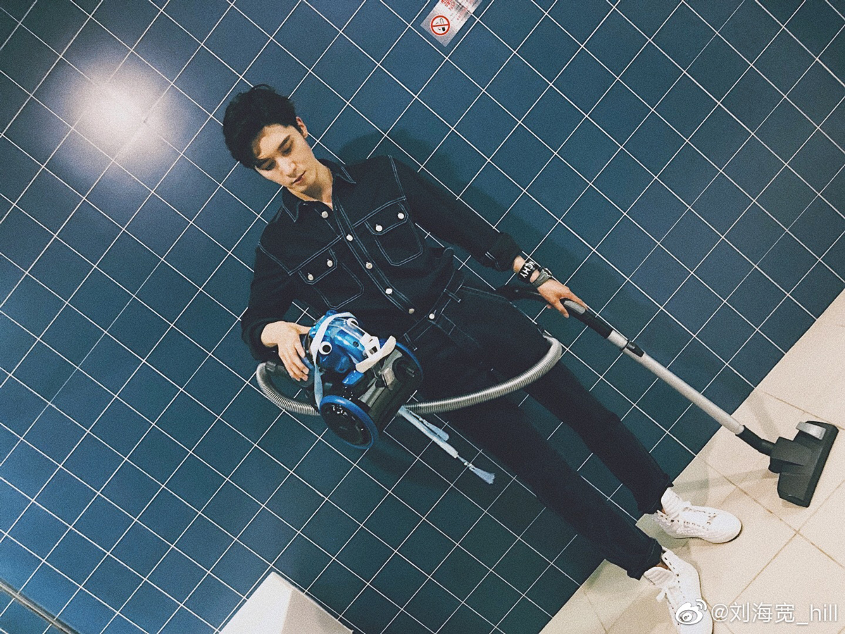 刘海宽写真大片帅气有型 《陈情令》粉丝会喜提吸尘器实力宠粉