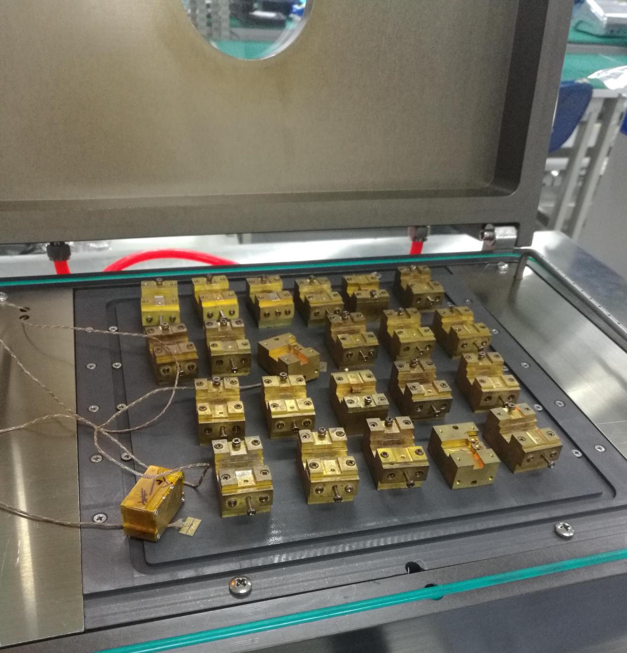 大功率激光器高功率激光器行业专用真空炉真空共晶炉获得批量应用