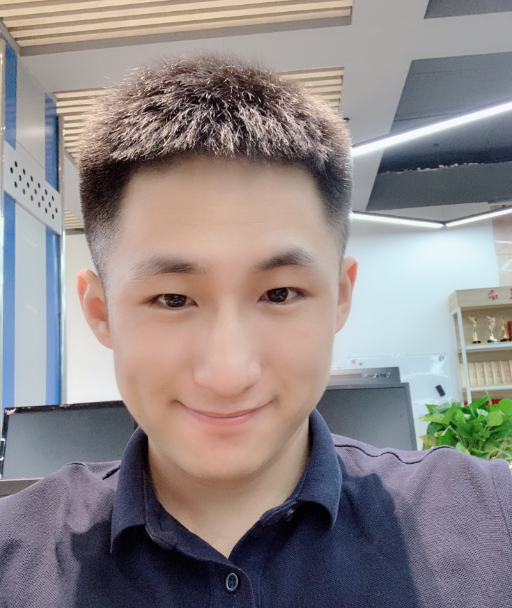 蒋佳伟老师记者:看得出来你对自己的要求还是比较高的,职业性质又需要