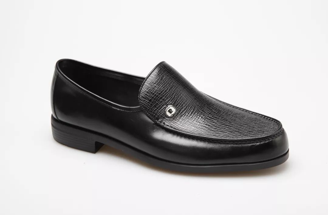 二楼皮尔卡丹鞋品以旧换新,让你"换"然一新!_pierre