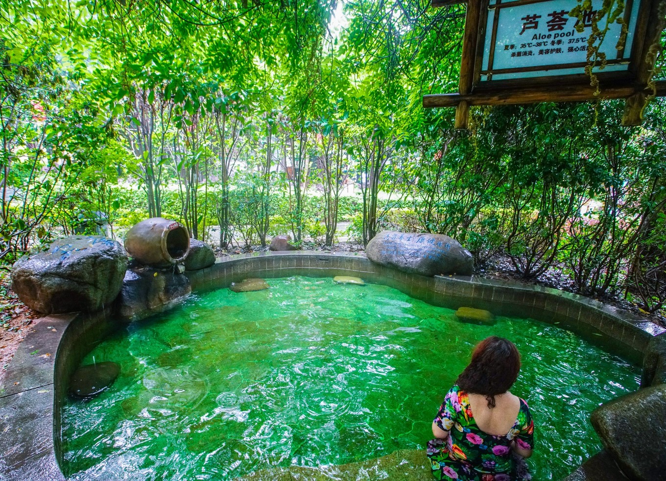 全国首创飘雪泡温泉,水上亲子大闯关,长沙人民夏天这么玩羡慕吗