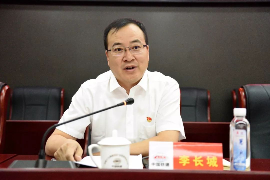 矿业公司执行董事,总经理李长城,党委书记张德峰分别致辞,介绍矿业