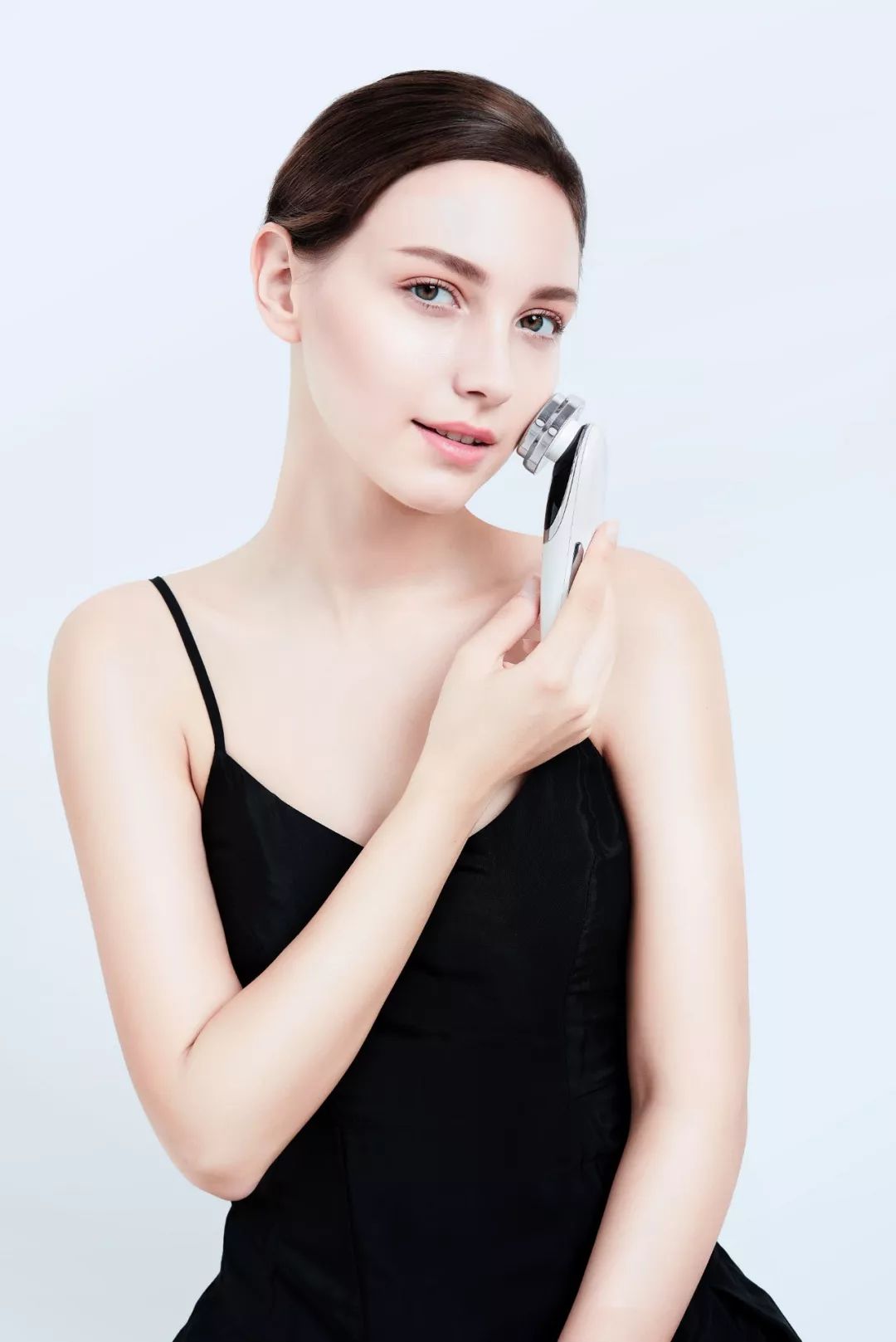 图片来源于小红书@dannn-d传统的光疗美容仪,笨重,占位置,就算是