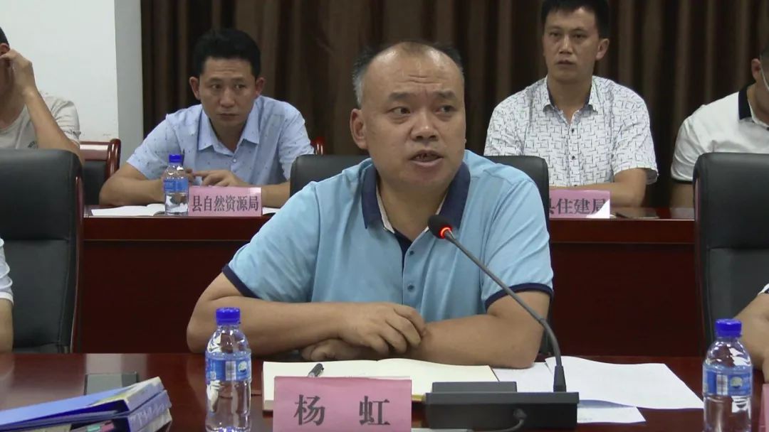 关岭召开全县深化放管服改革优化营商环境暨金融扶贫领域风险防范化解