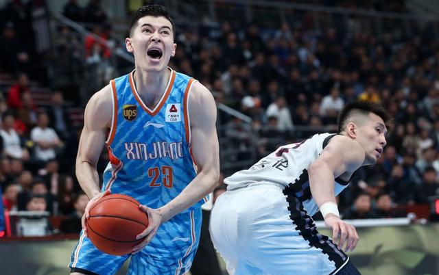 目前的阵容中,在小前锋这个位置上虽然拥有丛明晨,刘志轩,贺天举等人