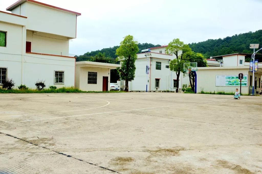 长坝村地址:仁化县大桥镇长坝村自驾导航:后台回复【仁化长坝村】即可