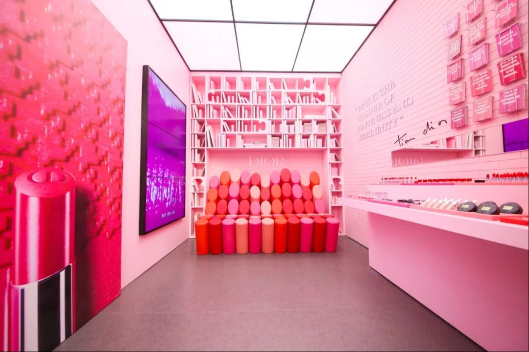 dior「粉耀都市」席卷魔都,带你解锁潮人网红打卡"新宠儿"!_粉色