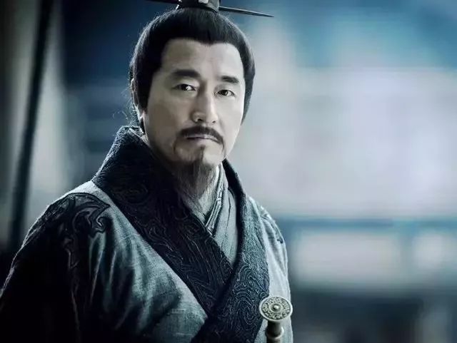 (《楚汉传奇》萧何剧照,扮演者:杨立新)